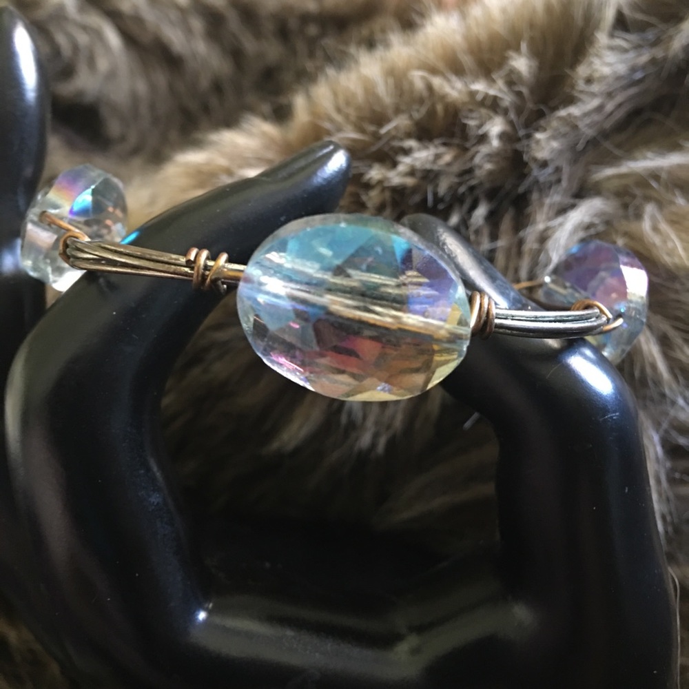 Wired faceted aurora borealis stone bracelet